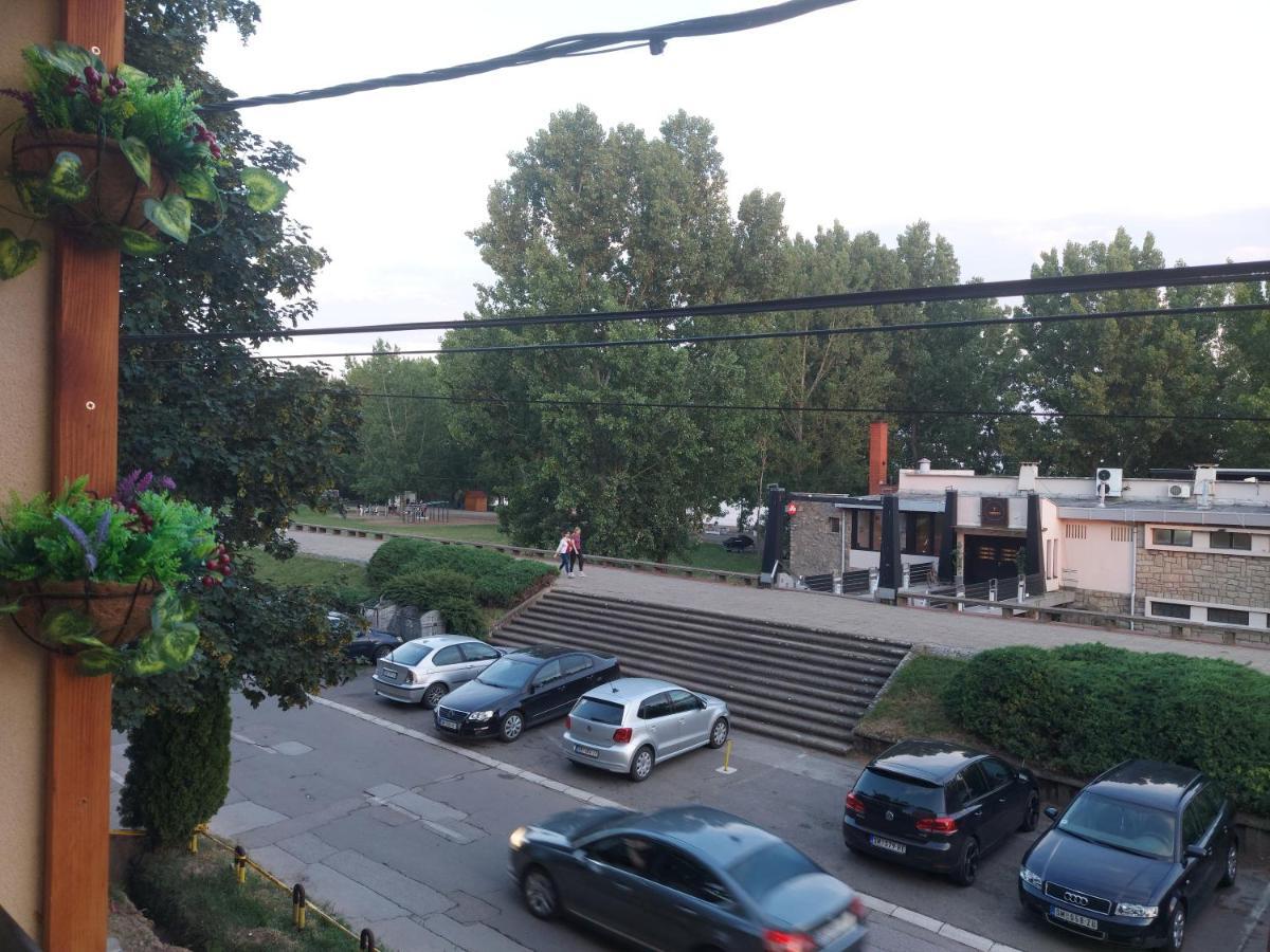 River Lux Sremska Mitrovica Exteriér fotografie