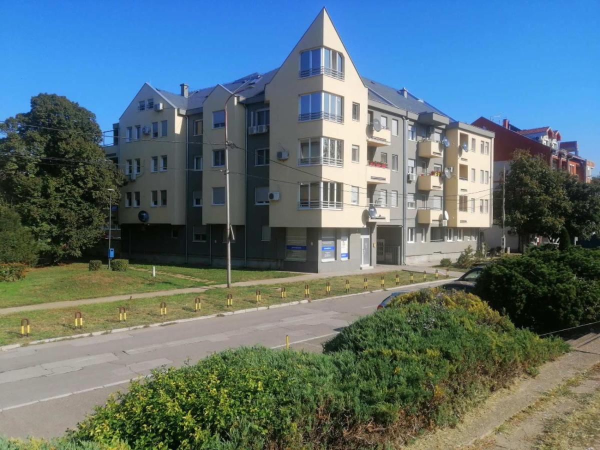 River Lux Sremska Mitrovica Exteriér fotografie