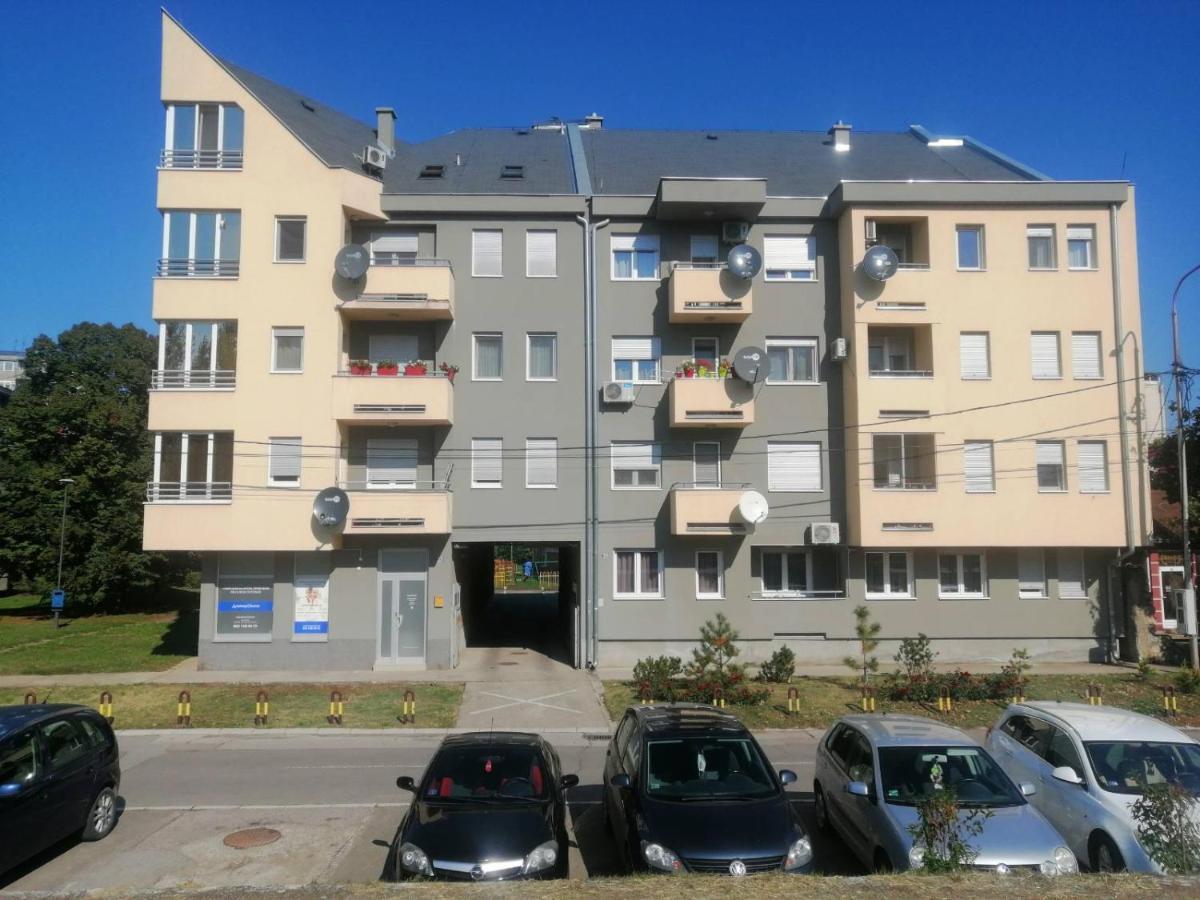River Lux Sremska Mitrovica Exteriér fotografie